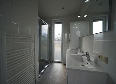 Vrijstaande chalet in een bosrijke omgeving - 9
