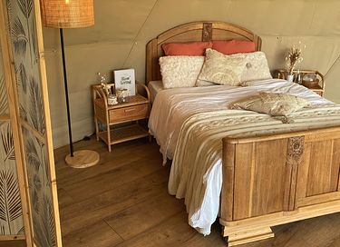 Glamping dome met hottub en uitzicht - 11