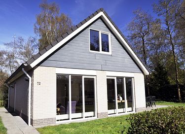 Holiday home for 6 with whirlpool