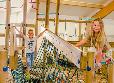 Luxury glamping lodge at versatile campsite - 10