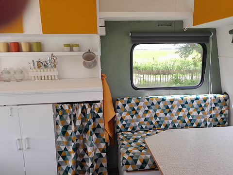 Belle caravane rétro en Frise - 2
