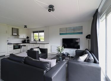 Vakantiehuis (8p) aan het water met wellness - 8