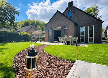 Forest cabin with large garden and hot tub - 3