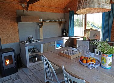 Vacation hut right by the water in Friesland - 4