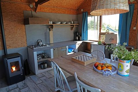 Vacation hut right by the water in Friesland - 4
