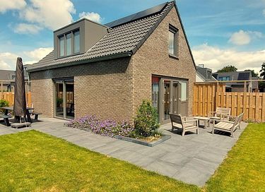 Child-friendly vacation home near the sea