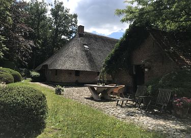 Spacious loft (sleeps 6) in the middle of nature