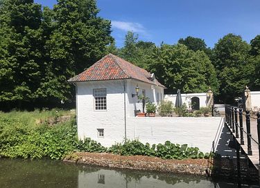 Uniek slapen op binnenplaats van een kasteel - 5