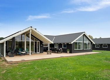Moderne bolig med overdækket pool - 7