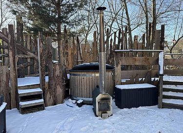 tiny house dans les bois avec bain à remous - 13