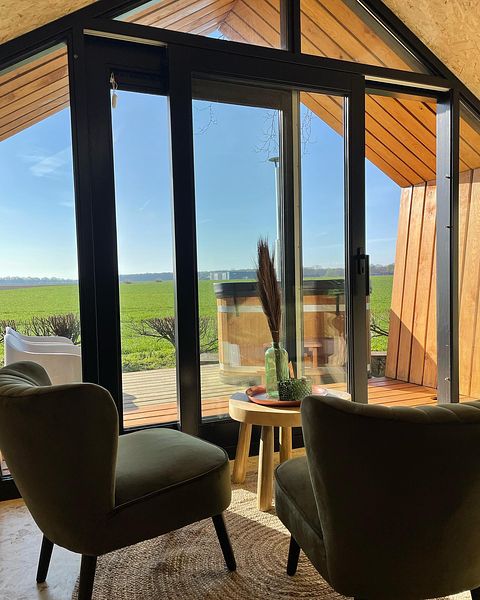 Luxury cottage with private hot tub - 2