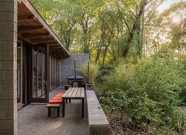 Unique lakeside holiday home with hot tub - 3