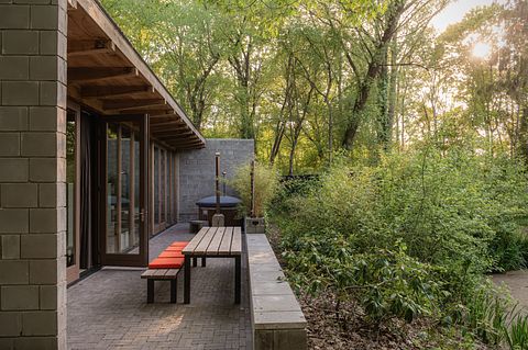 Unique lakeside holiday home with hot tub - 3