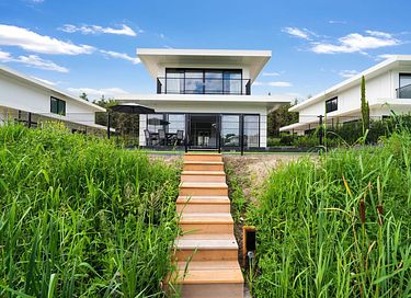 Villa (6p) direct aan het water