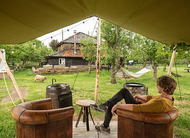 Sleeping in a romantic wine barrel - 19
