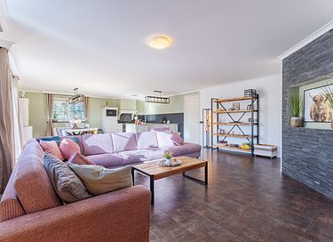 Spacious holiday home with hot tub and garden - 5