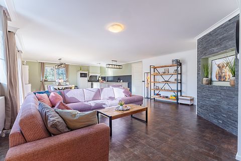 Spacious holiday home with hot tub and garden - 5