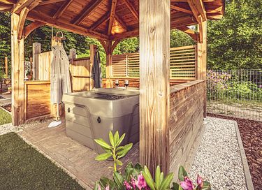 Romantic wagon with luxury private spa - 3