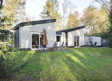 Ferienhaus für 8 in einem bewaldeten Gebiet
