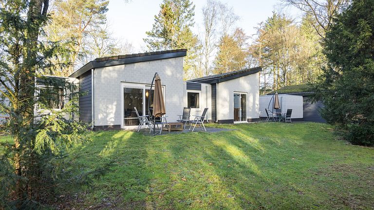 8-persoons huisje in een bosrijke omgeving - 1