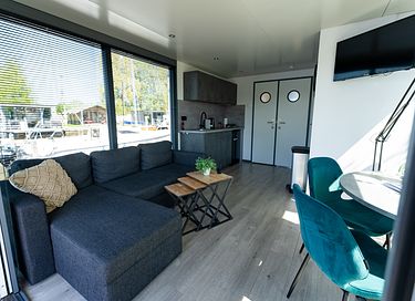 Houseboat op het water met mooi uitzicht  - 7