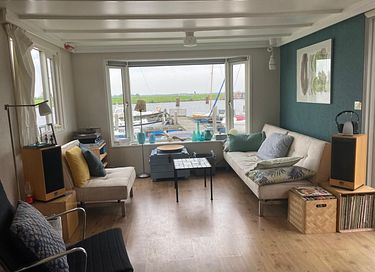 Cozy chalet right on the water - 5