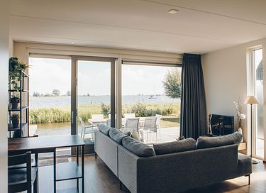 Rietgedekte villa met uitzicht over het meer - 5