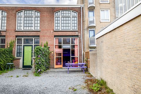 Stilvoll übernachten in einer violetten Oase - 3