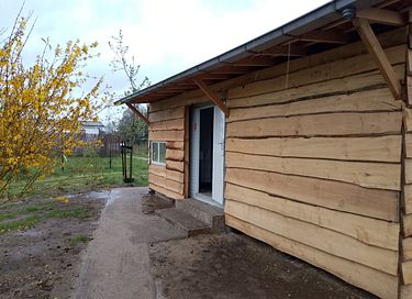 Cozy gipsy wagon in rural setting - 10