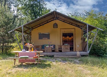 Spacious glamping tent (7p) in the forest
