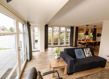 Luxe watervilla met aanlegsteiger - 9