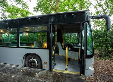 Uniek overnachten in een harmonica bus - 2