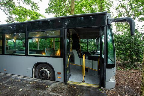 Uniek overnachten in een harmonica bus - 2