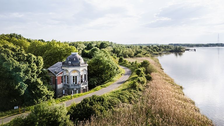 Unique pavilion (6p) on the Scheldt - 1