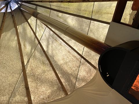 Slapen in een indiaanse tipi voor 6 personen - 5