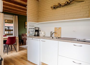 Attractive cottage for 4 right by the water - 9