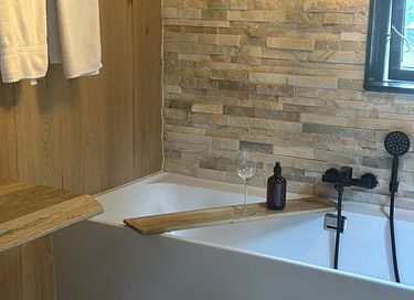 Luxury forest cabin with private jacuzzi - 10