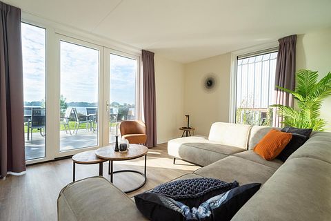 Spacious 12-person villa on the waterfront - 3