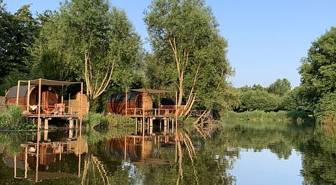 Uniek tiny house met hottub aan het water - 4
