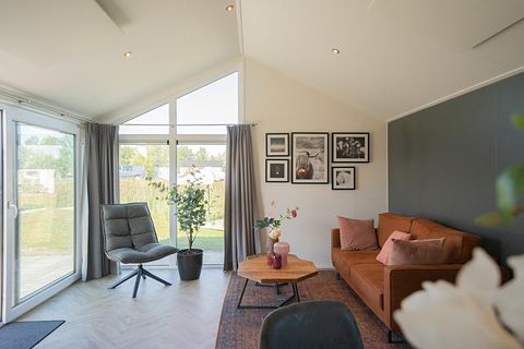 4-person chalet near a lake in Overijssel - 5