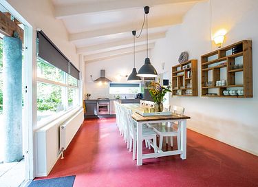 Spacious group accommodation with hot tub - 4