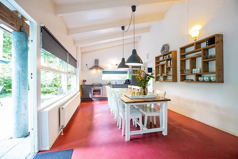 Spacious group accommodation with hot tub - 4