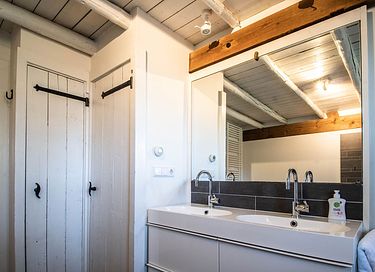 Authentieke stal met kerkelijke balken - 21