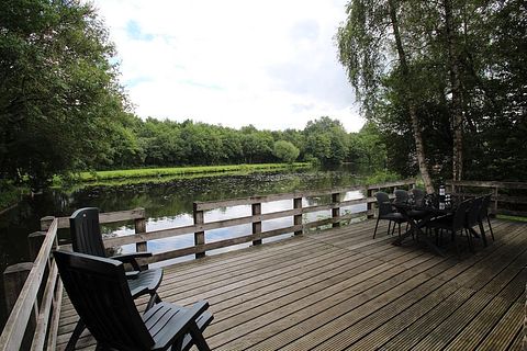 Mooi vakantiehuis direct aan het water - 2