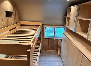 Retro caravan met groot terras - 12