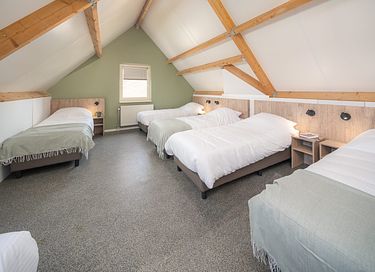 Luxury group accommodation with sauna and hot tub - 15