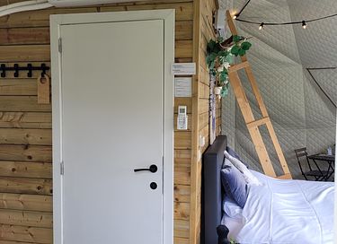 Glamping tent with bathroom and kitchen near forest - 17