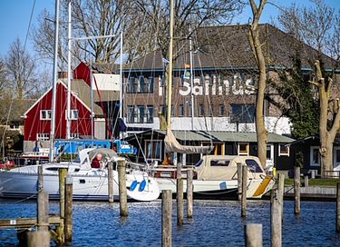 Waterhuis met dakterras en zicht op het meer - 31