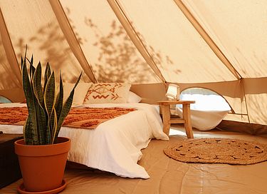 Luxe Glamperen in sfeervol ingerichte tent - 6