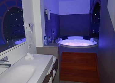Overnacht in een andere wereld in dit hotel - 57